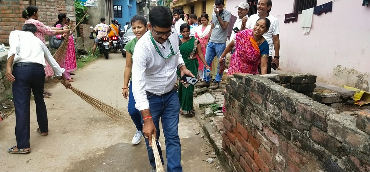 Swachhta Hi Sewa जिसका theme “Garbage Free India” के अंतर्गत दिनांक 01.10.2023 को समय सुबह 10 बजे से एक घंटे के लए अपताल परिसर में विशेष साफ-सफाई का आयोजन