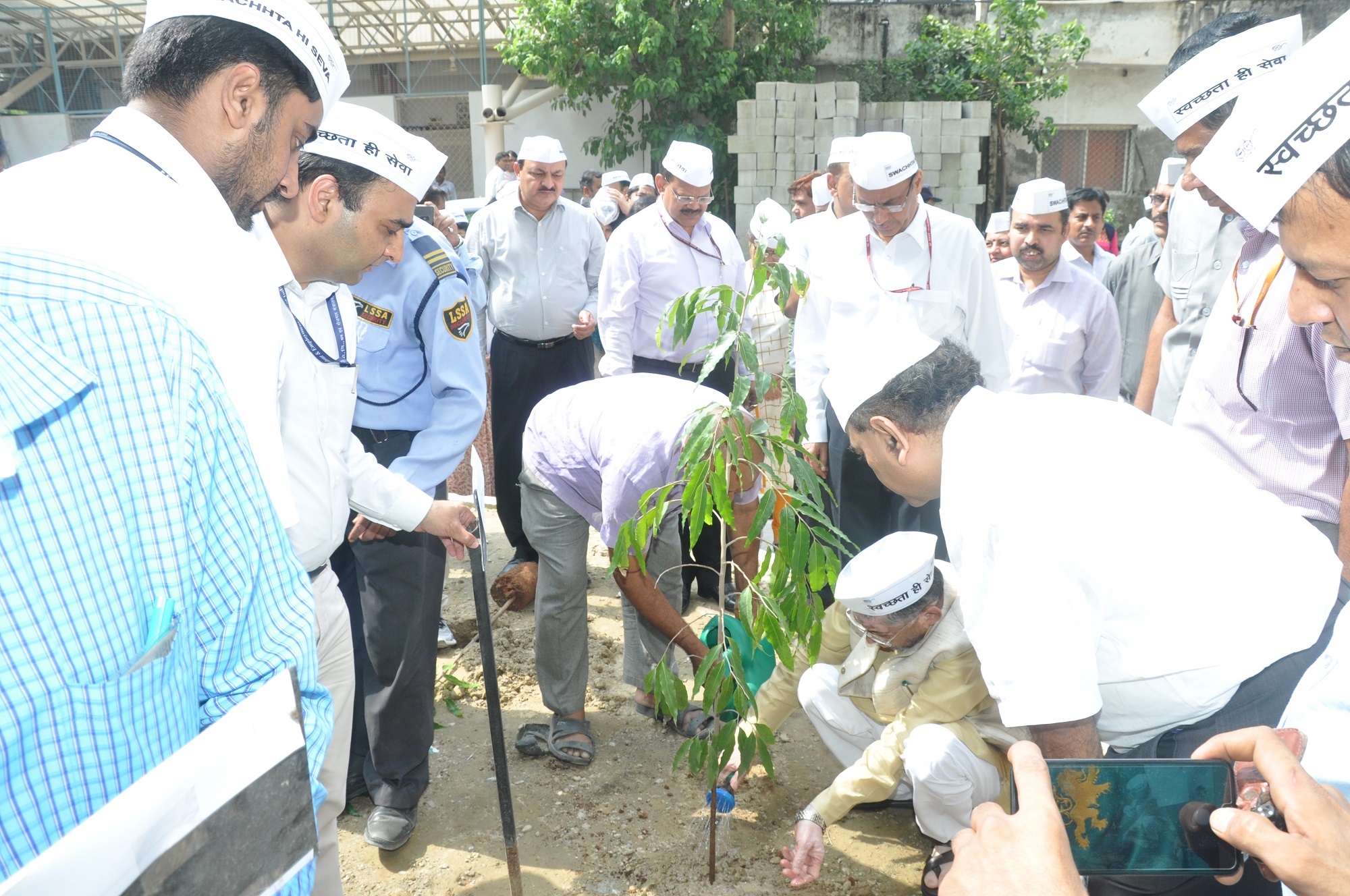 Hon’ble LEM observes “Swachhata Hi Sewa Movement“ at ESIC Model Hospital & PGIMSR, Basaidarapur, New Delhi