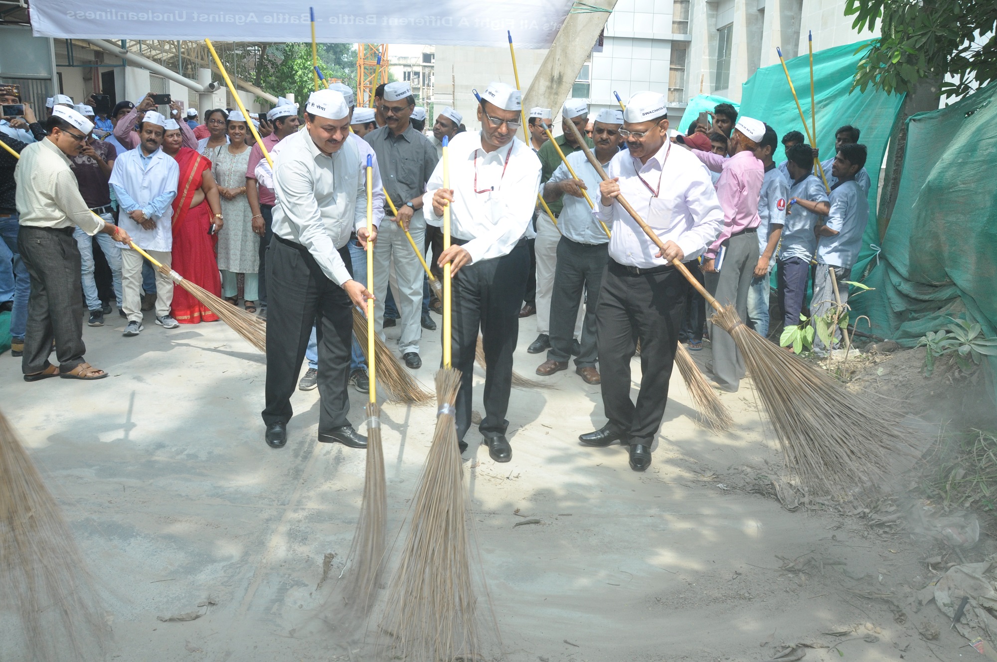 Hon’ble LEM observes “Swachhata Hi Sewa Movement“ at ESIC Model Hospital & PGIMSR, Basaidarapur, New Delhi