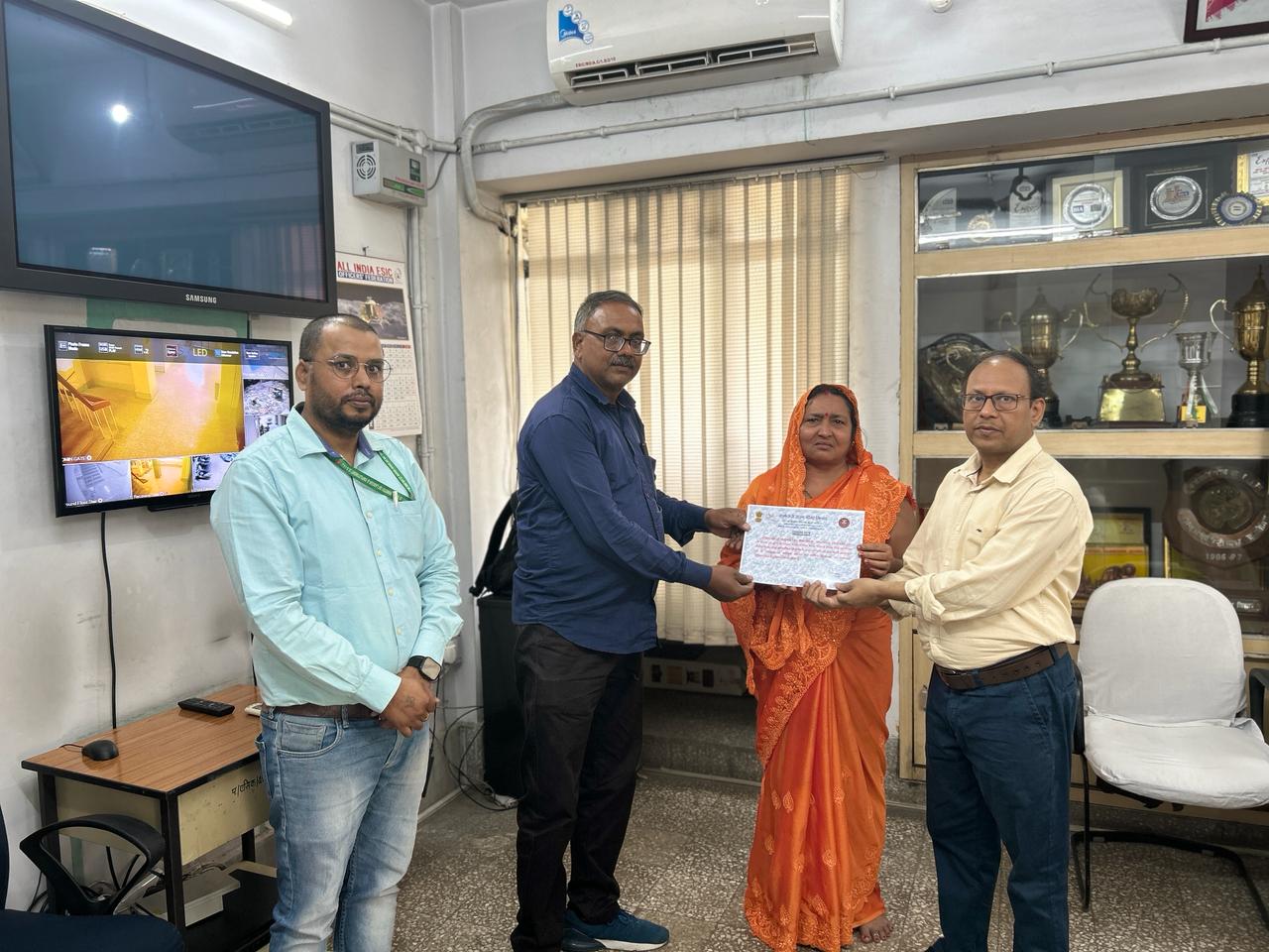 कर्मचारी राज्य बीमा निगम द्वारा आश्रित हितलाभ का भुगतान