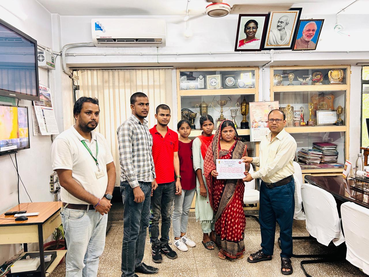 कर्मचारी राज्य बीमा निगम द्वारा आश्रित हितलाभ का भुगतान